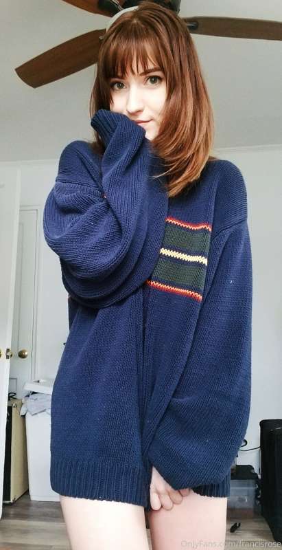 I basically live in oversized sweaters ~ and it's long enoug..