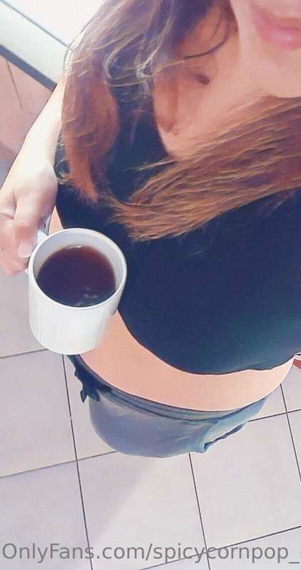 Dalla colazione e dalla tuta da allenamento anti-sesso buong..