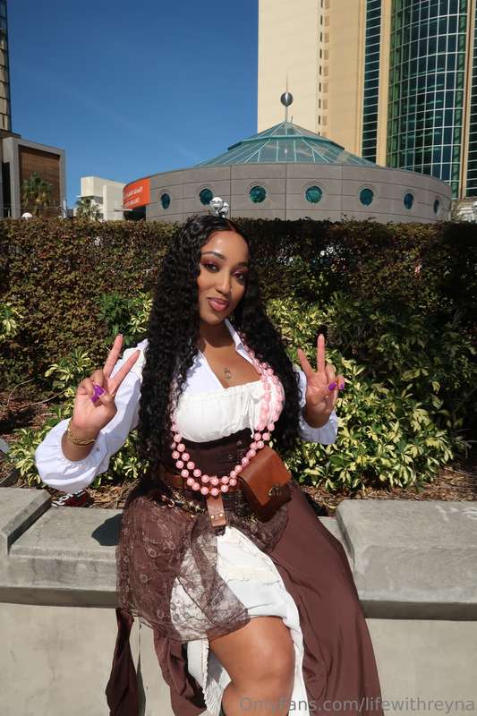 My outfit for this years gasparilla 🏴‍☠️ would you date me a..