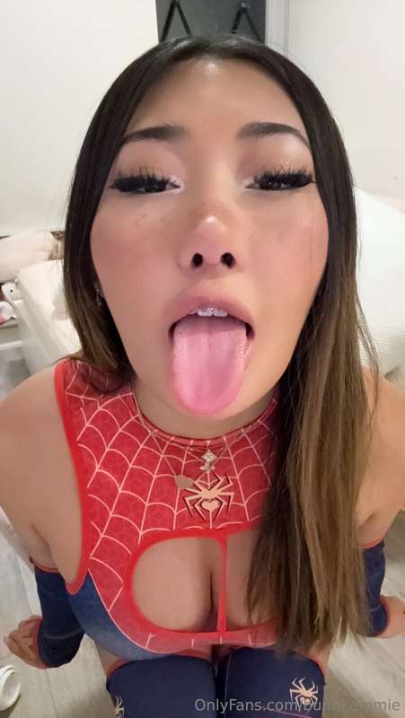Slide your tongue around my nips 🍒 AND LEAVE HICKIES