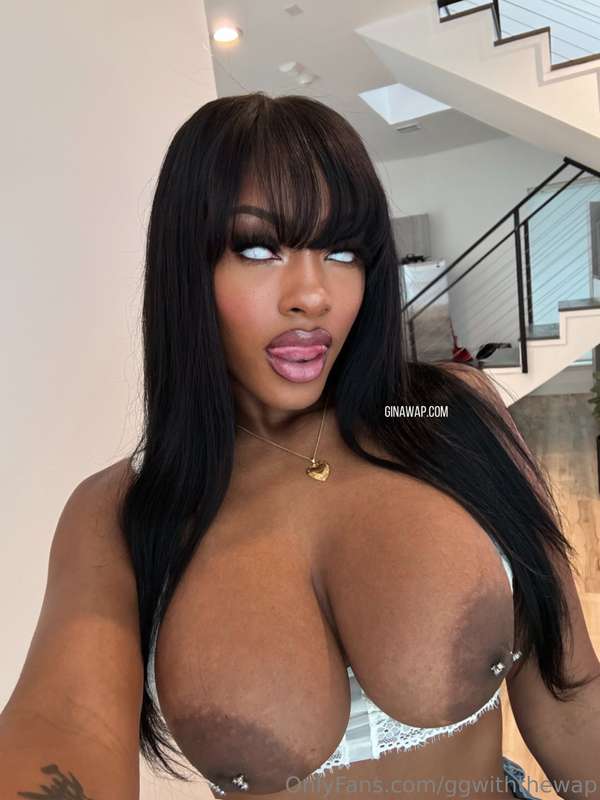 Guess my bra size 😫 2