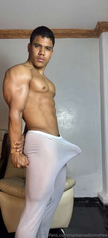 Derecha o izquierda ?www.onlyfans.com/markamadisimoVideos pe..