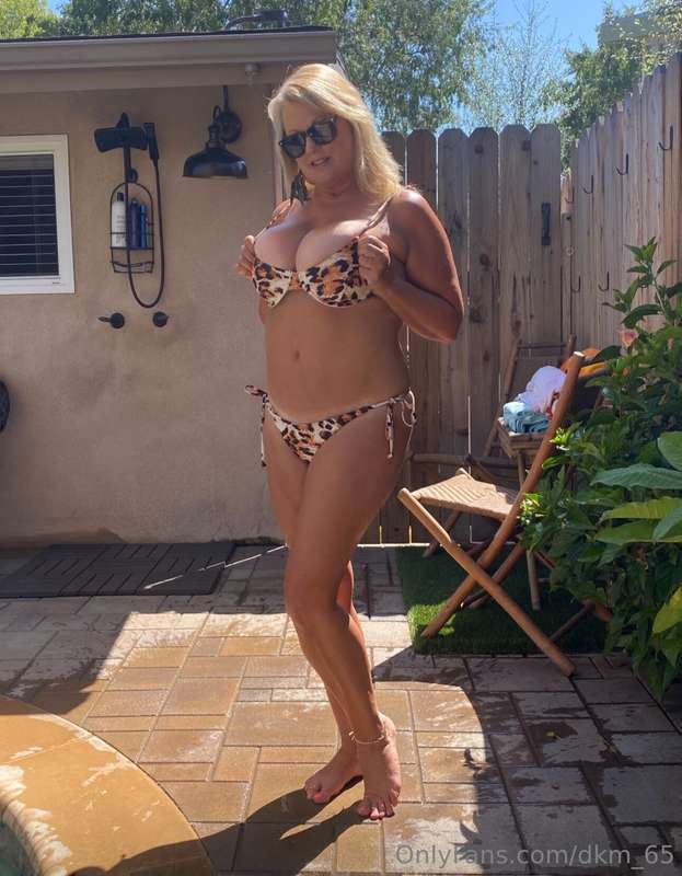 I feel like @dddiegosan in this bikini. Trying to stuff H cu..