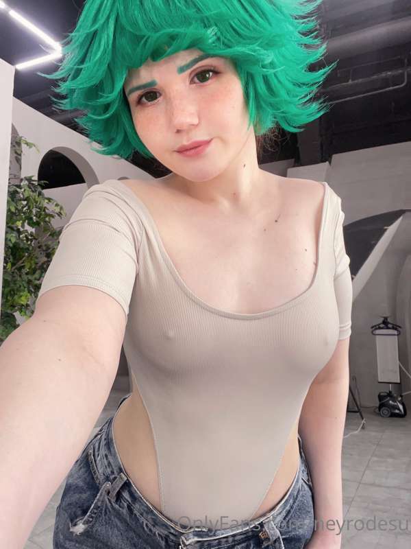 hmm.. green eyebrows .. why not, right? ✨😋🍉✨ What do you thi..