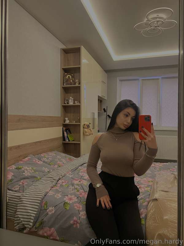 Can I bounce on your cock? 🔥🍌