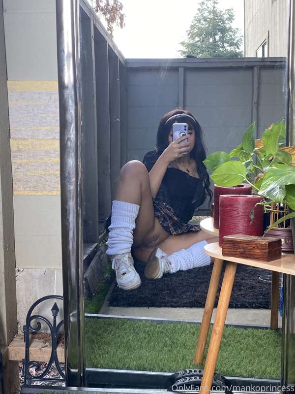 having fun in my mini garden <3 should I film something even.. 1