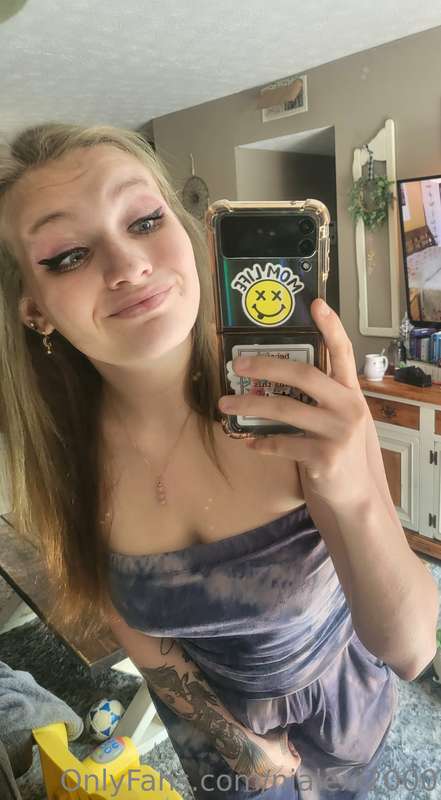 Would you cum on my pretty face?🤔💦 3