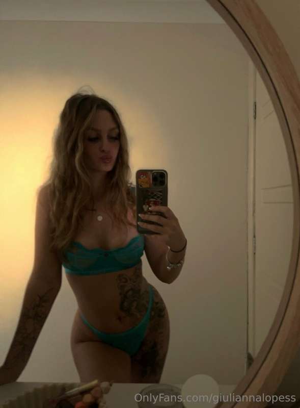 only 2 months post baby #2 looks like i’m looking better aft..