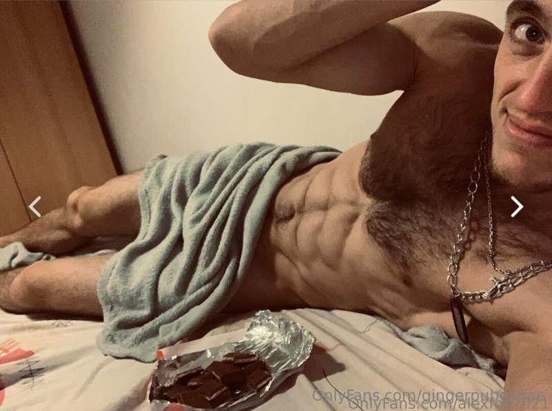 a handsome boy with a beautiful body who takes photos and vi.. 1