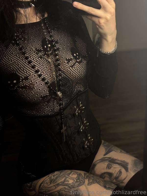 Worship me like the good boy you are 1