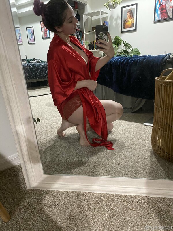 A little red robe cleavage tease set cuz I felt like it ❤️
S.. 2