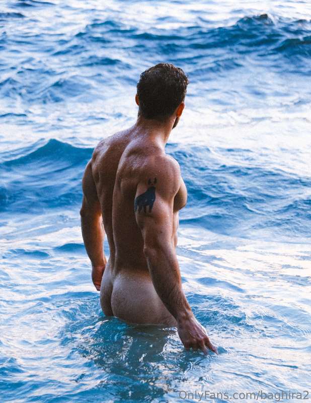 Did a super cool shooting while on vacation🌊. Might be more .. 16