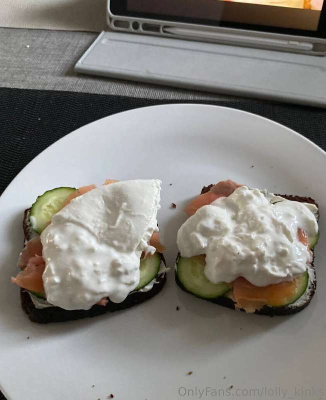 Tried to make something healthy… and cute 😇 Not sure about t..