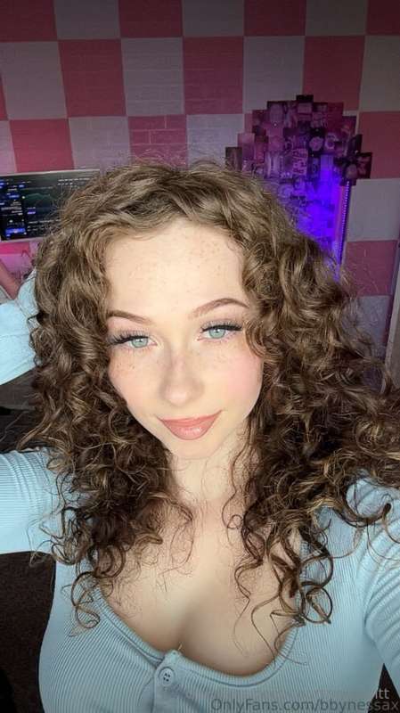 Are you ready to discover your next FUN-SIZED internet girlf..