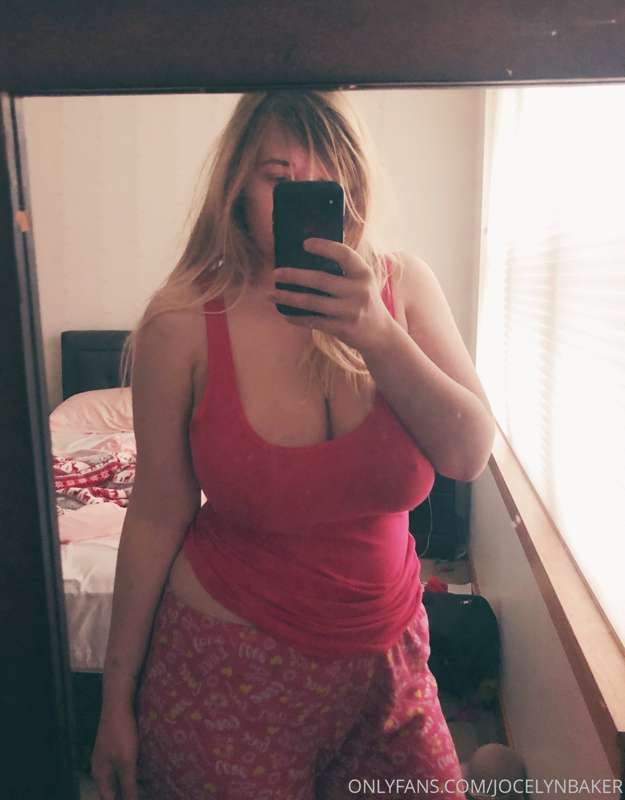 boobs when i go to bed vs boobs when i wake up 😋 

they figh..