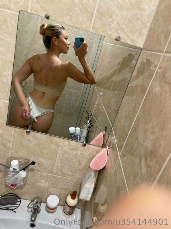 Exploring the art of sexting , one sentence at a time. Care ..