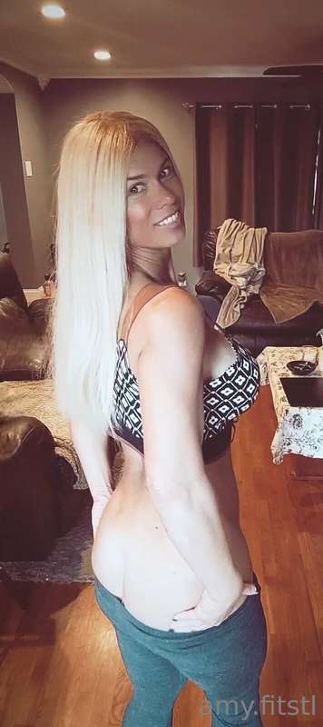 Happy Hump Day Everyone 🍑 Spankable 😈