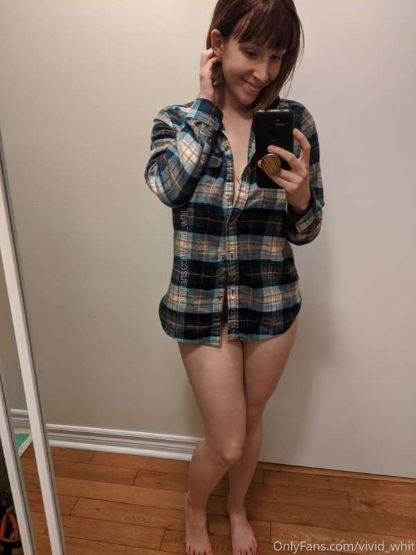 Playing in plaid 🖤💙💛