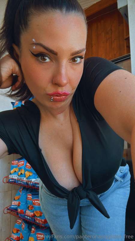 Buon inizio settimana, porconi. Io, come al solito, sempre a..