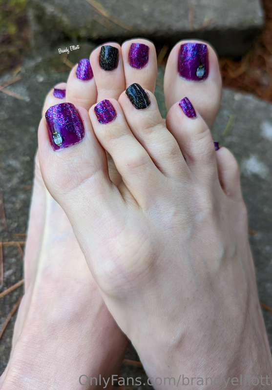 Happy Toesday 💜