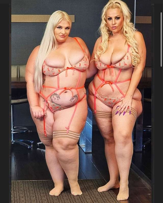 Did you know we both live in Vegas 😏 it’s gets so hot togeth.. 2