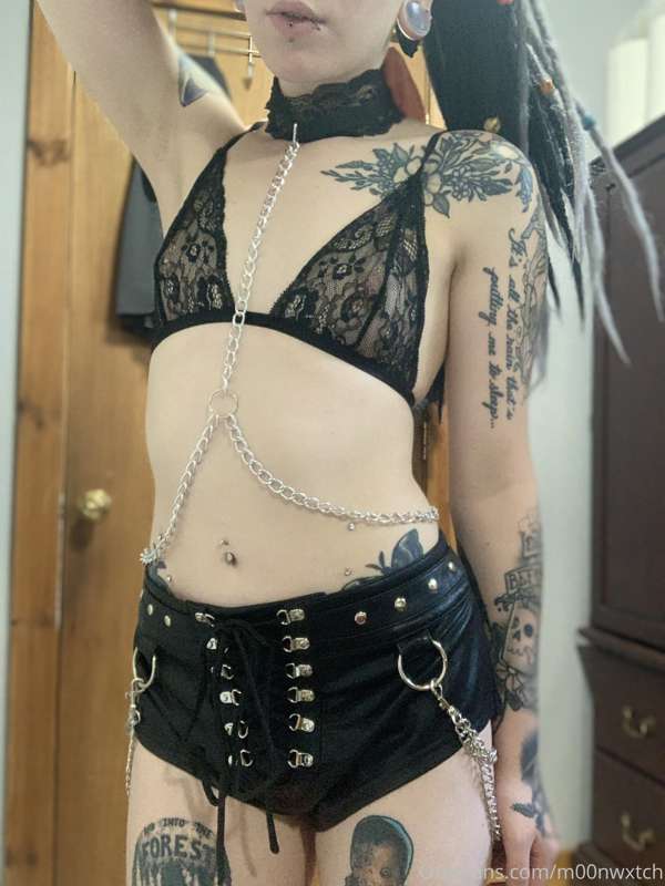 Plenty of chains to grab me by 😉