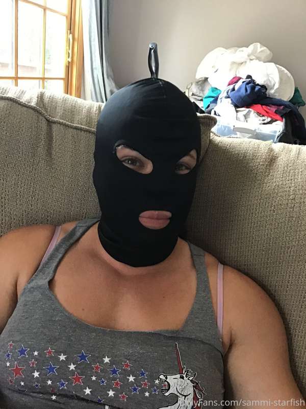 A fan ordered me this mask for a custom video request. What .. 1