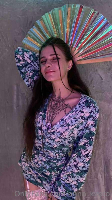 𝑳𝒆𝒈𝒔 𝒐𝒏 𝒚𝒐𝒖𝒓 𝒔𝒉𝒐𝒖𝒍𝒅𝒆𝒓𝒔? 𝑺𝒐𝒖𝒏𝒅𝒔 𝒔𝒆𝒙𝒚,𝒐𝒓 𝒚𝒐𝒖 𝒘𝒐𝒖𝒍𝒅 𝒑𝒓𝒆𝒇𝒆𝒓 𝒎𝒚 𝒍..