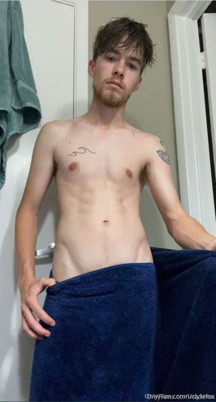 @cadefox 🧍🏻‍♂️(23) Skinny/Fit. Huge Cock 🍆 Dominant ⛓ Come g.. 1