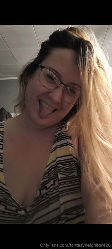 Bongtokes with a lil titty grabbing hehe 😜
