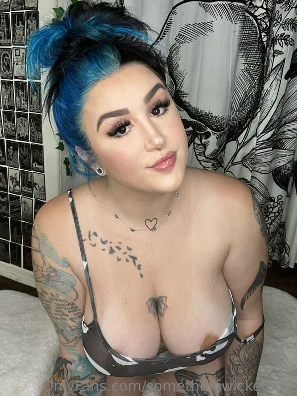 Goth bb 🖤💙