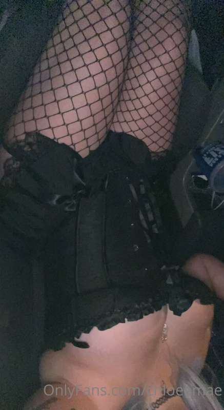 I feel so fucking sexy tonight 🥰 4