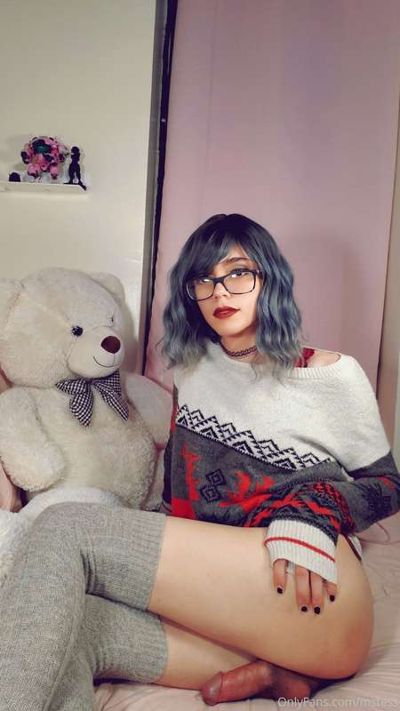 Lets watch holiday movies and chillllll😋 9