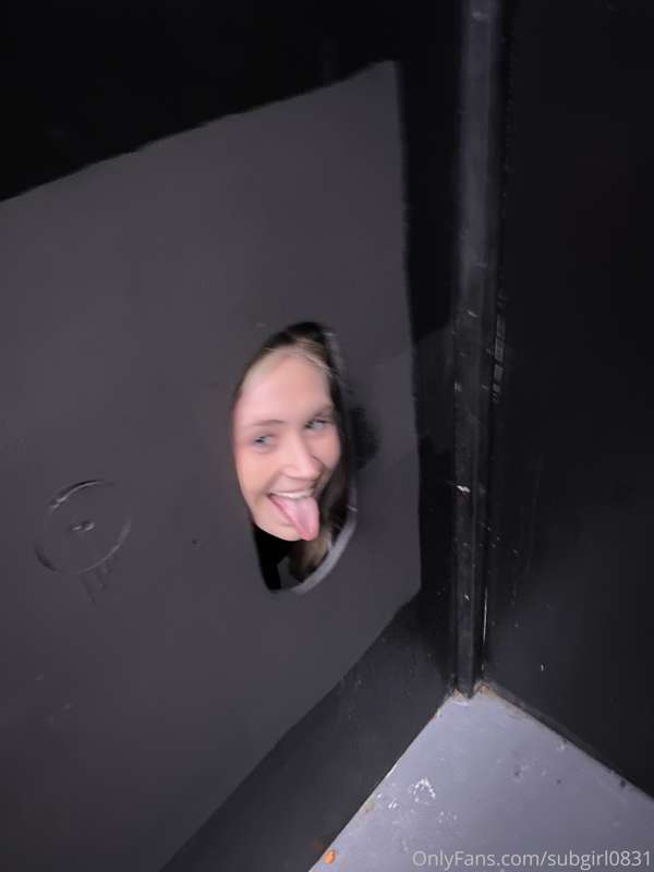 I did my first glory hole this weekend and had a amazing tim.. 3