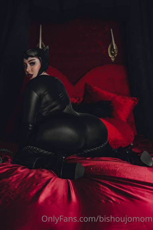 Two pussys in heat waiting for a hero 🥵 CatWoman and Black C.. 4