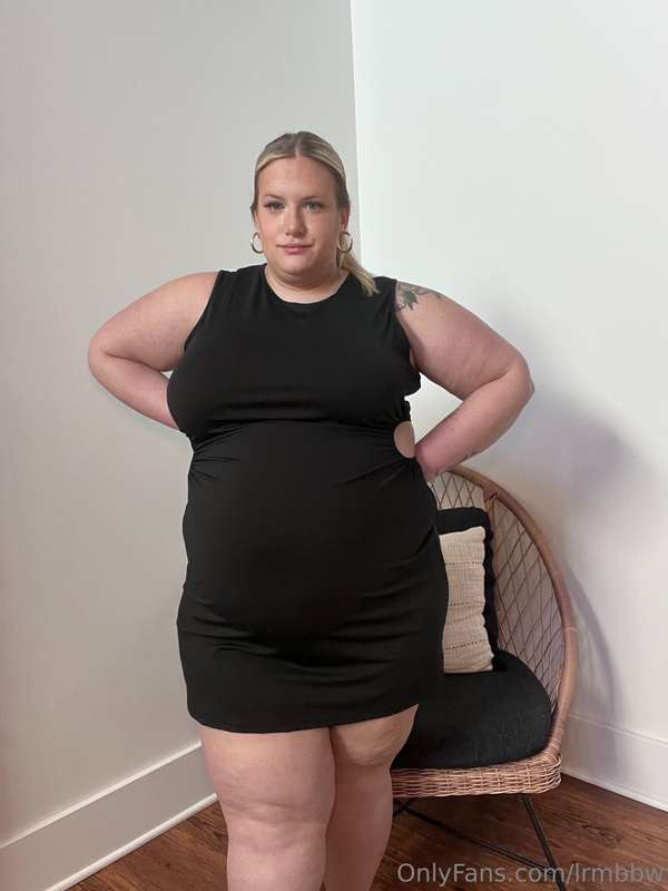 Tried on a bunch of new dresses! They ended up being tighter.. 5