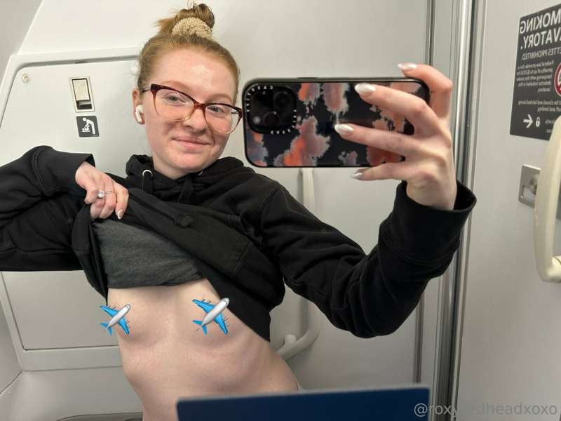 ***plane nudes!!!*** ✈️

This set includes lots of titty, as..
