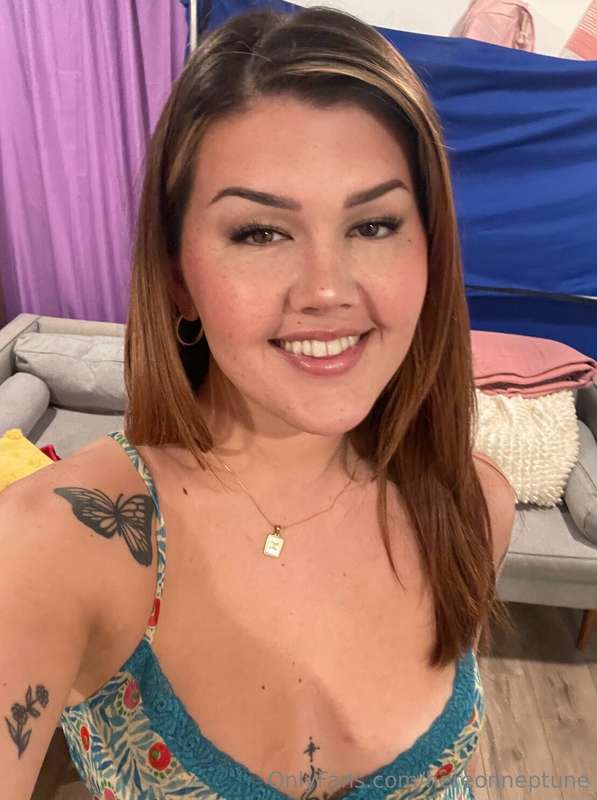 smile if you're horny 😊 and then message me 😝