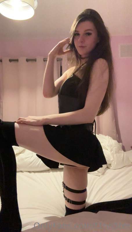🛏️You wake up in my bedroom… what do you do?😘

*Narrator voi.. 2