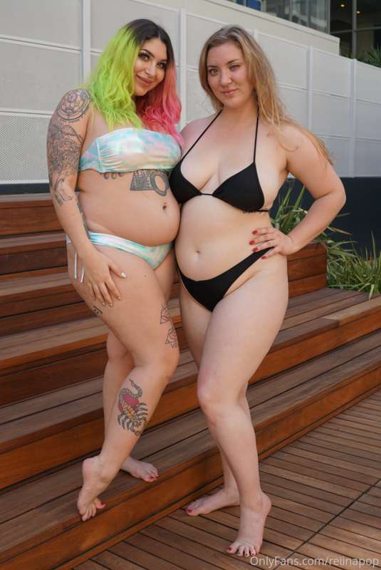 Pool day with @goodgirlgrow  💕‼️ 6