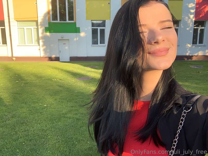 I love it so much when the sun shines on me🌞My mood immediat.. 1