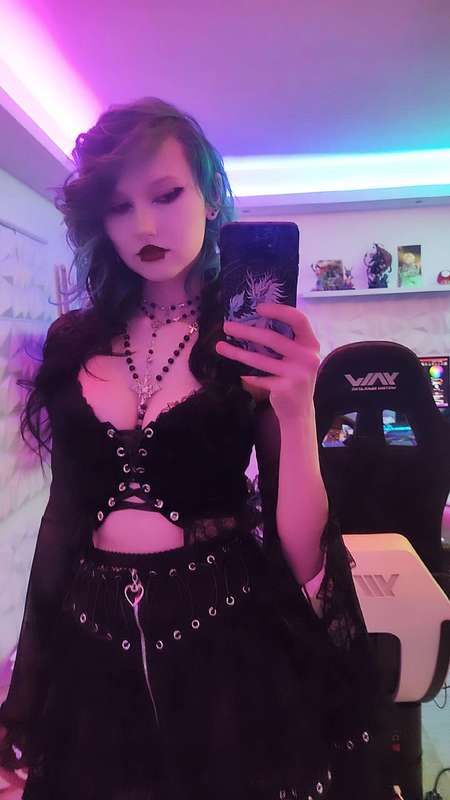 which hair you like more curly or straight ?  4