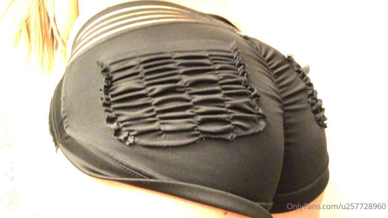 Stuffed my big bottom in these tight black shorts 1
