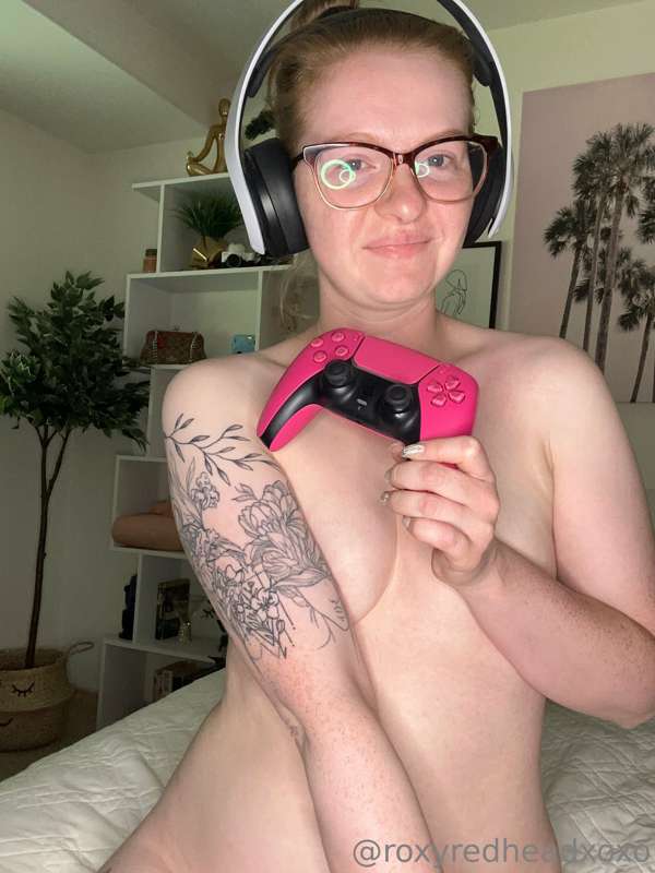 Who likes a gamer girl? 🎮

I’ll be on twitch tonight at 730P..