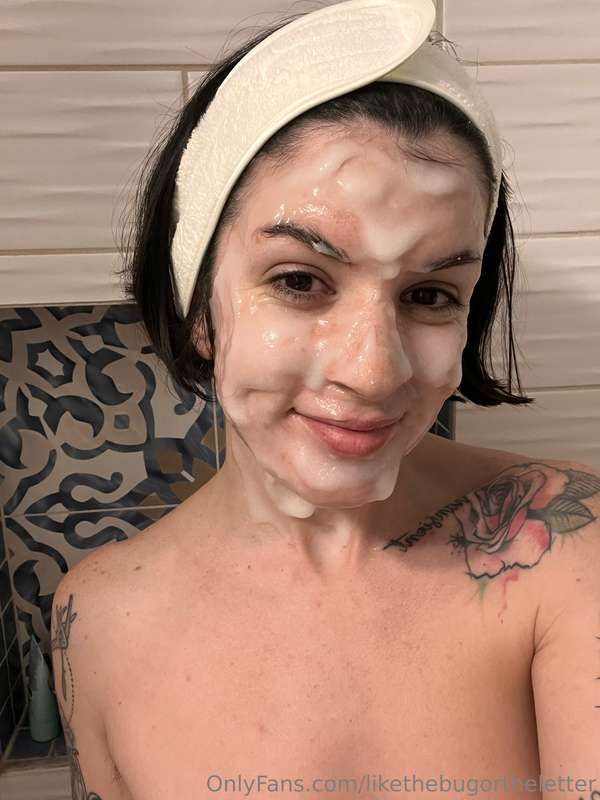 just washing my face 🥰