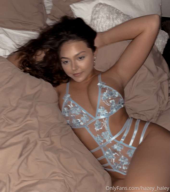 Who wants to see me being fucked?? Message me for the vid🤍
