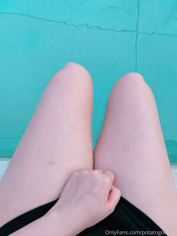 Some FREE thighs at swimming pool for yall 😩👌

P/S: I fotgot.. 10