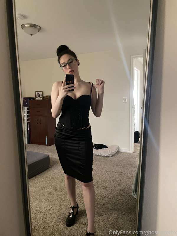 What would you do if I worked under you and dressed like thi.. 7
