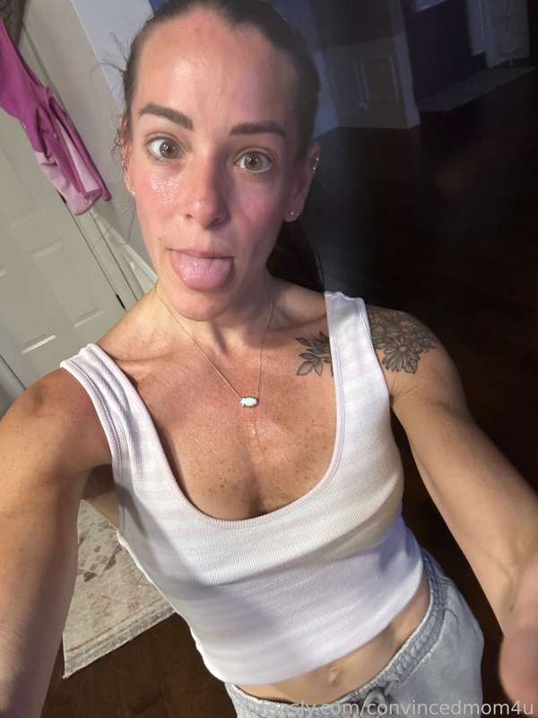 Convincedmom4U - Fansly - 03 Apr, 2025