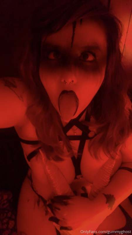 Join my gummy cult 💋 26